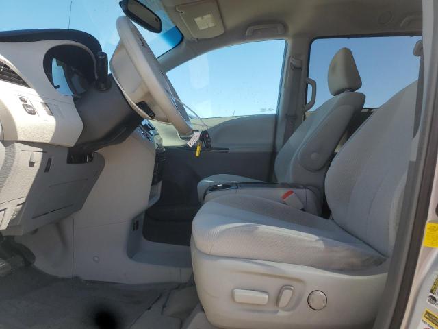 5TDKK3DC4CS208294 - 2012 TOYOTA SIENNA LE SILVER photo 7