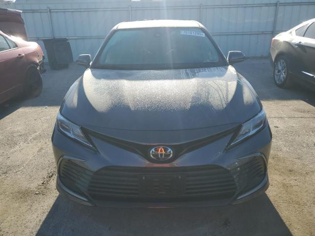 4T1C11AK5PU165699 - 2023 TOYOTA CAMRY LE GRAY photo 5