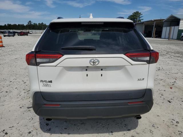 2T3W1RFV8MC087809 - 2021 TOYOTA RAV4 XLE 白色 照片 6