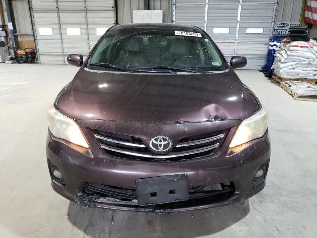 2T1BU4EE7DC071748 - 2013 TOYOTA COROLLA BASE Bordeaux Foto 5