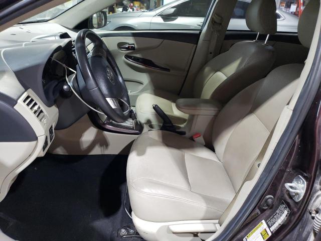 2T1BU4EE7DC071748 - 2013 TOYOTA COROLLA BASE Bordeaux Foto 7