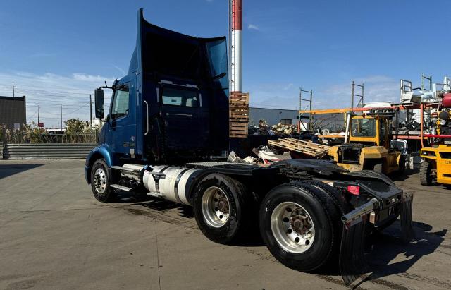 4V4WC9EJ8JN905103 - 2018 VOLVO VNR BLUE photo 3