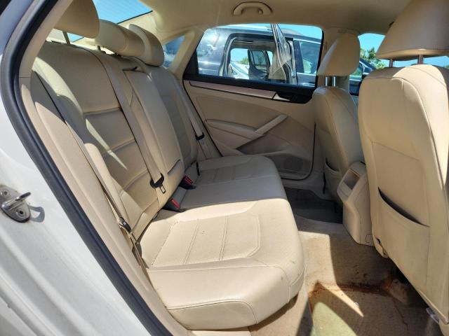 1VWAT7A36FC088604 - 2015 VOLKSWAGEN PASSAT S WHITE photo 10