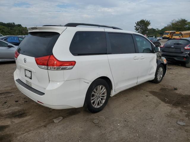 5TDYK3DC6DS300583 - 2013 TOYOTA SIENNA XLE WHITE photo 3