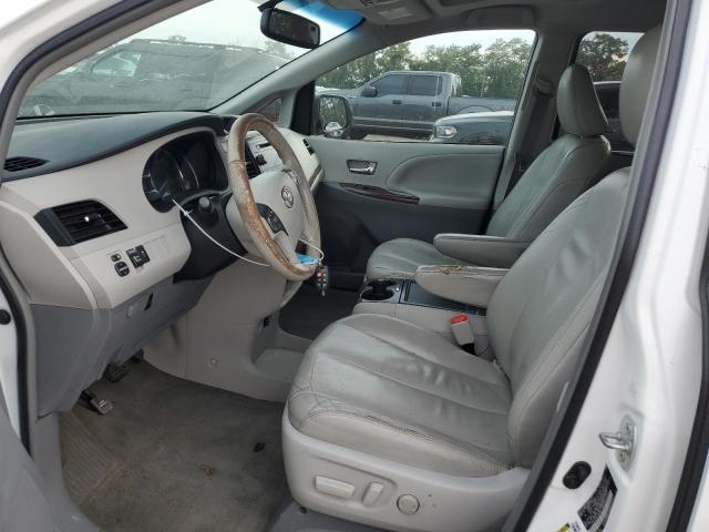 5TDYK3DC6DS300583 - 2013 TOYOTA SIENNA XLE WHITE photo 7