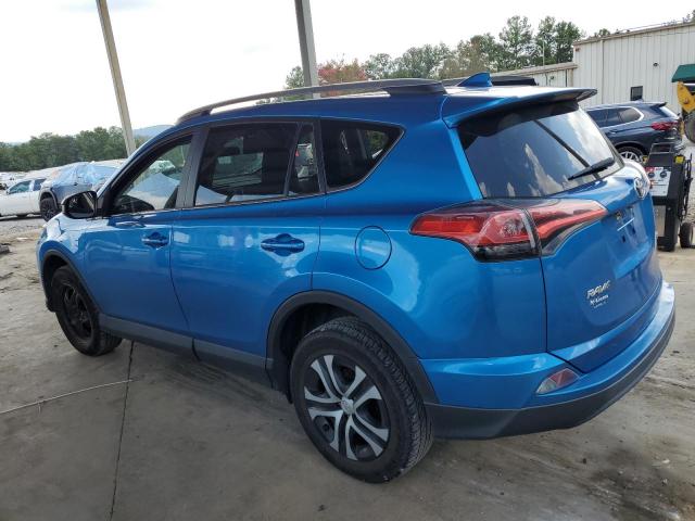 2T3ZFREV0JW466717 - 2018 TOYOTA RAV4 LE أزرق صورة 2