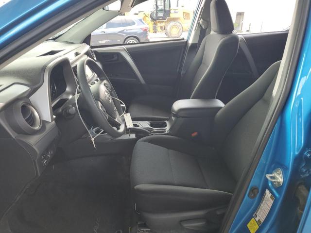 2T3ZFREV0JW466717 - 2018 TOYOTA RAV4 LE أزرق صورة 7