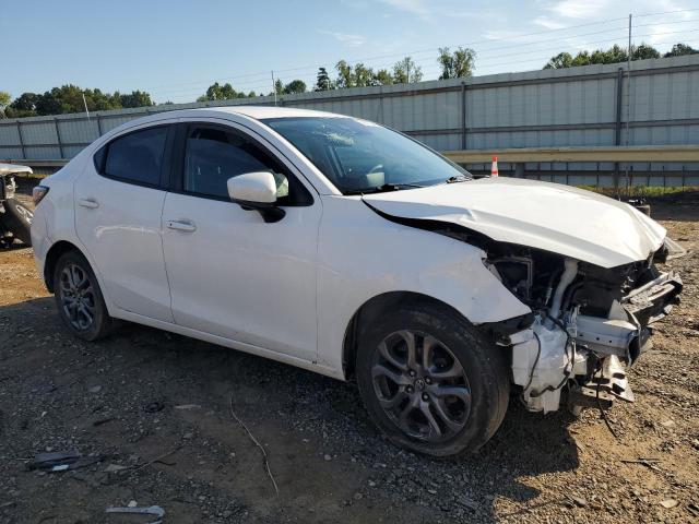 3MYDLBYV1KY505253 - 2019 TOYOTA YARIS L WHITE photo 4