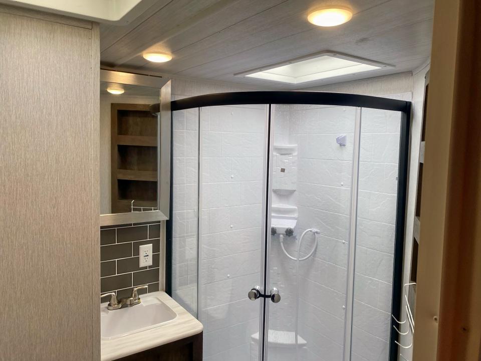 4X4TWDE2XNA276548 - 2022 FOREST RIVER WILDWOOD 29VBUD 白色 照片 7