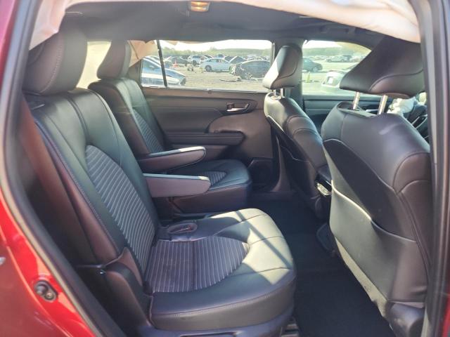 5TDKDRAH3PS022698 - 2023 TOYOTA HIGHLANDER L წითელი ფოტო 11