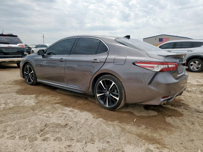 4T1BZ1HK9JU005827 - 2018 TOYOTA CAMRY XSE 石墨色 照片 2