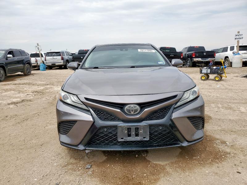 4T1BZ1HK9JU005827 - 2018 TOYOTA CAMRY XSE 石墨色 照片 5