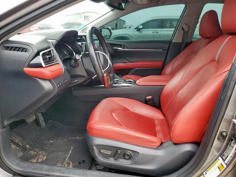 4T1BZ1HK9JU005827 - 2018 TOYOTA CAMRY XSE 石墨色 照片 7