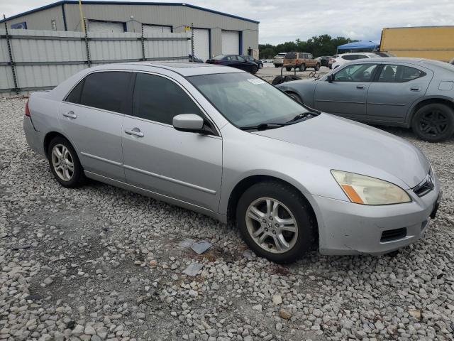 1HGCM56877A079250 - 2007 HONDA ACCORD EX SILVER photo 4