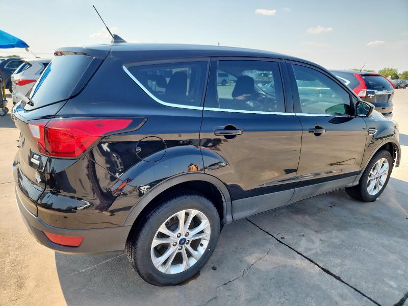 1FMCU0GD4KUB34544 - 2019 FORD ESCAPE SE შავი ფოტო 3