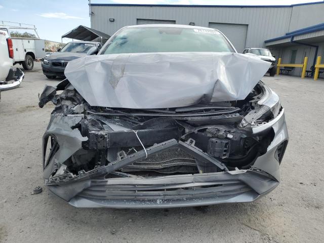 3KPF24AD7PE584623 - 2023 KIA FORTE LX Boz foto 5