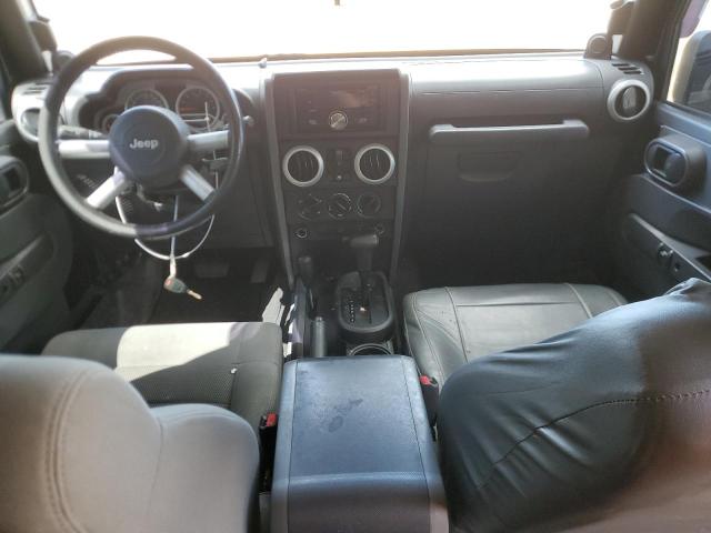 1J4GA59108L524189 - 2008 JEEP WRANGLER U SAHARA BLACK photo 8