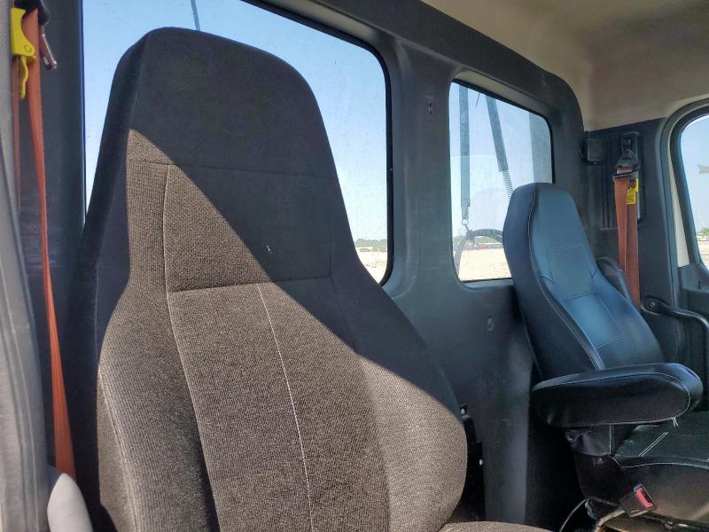 3AKJHLDV8KSKF9415 - 2019 FREIGHTLINER CASCADIA 1 WHITE photo 6