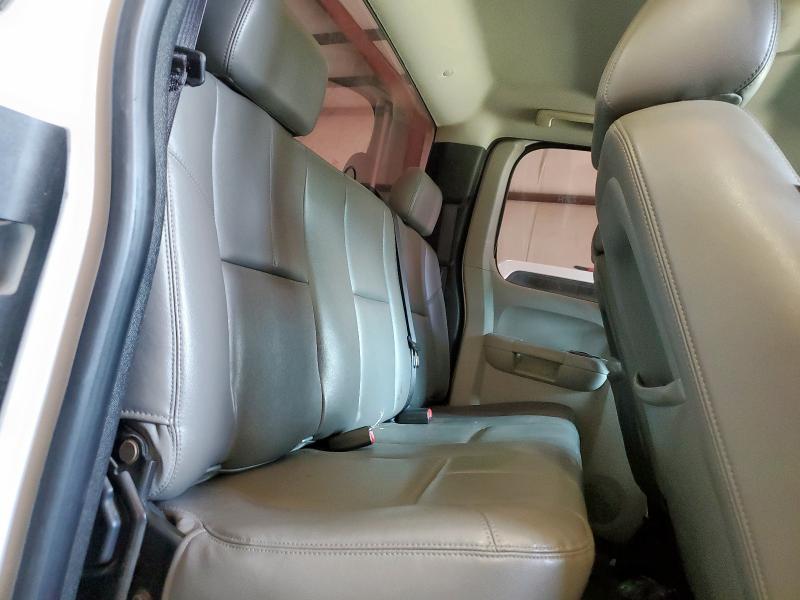 1GCRCPE05CZ341748 - 2012 CHEVROLET SILVERADO C1500 WHITE photo 10