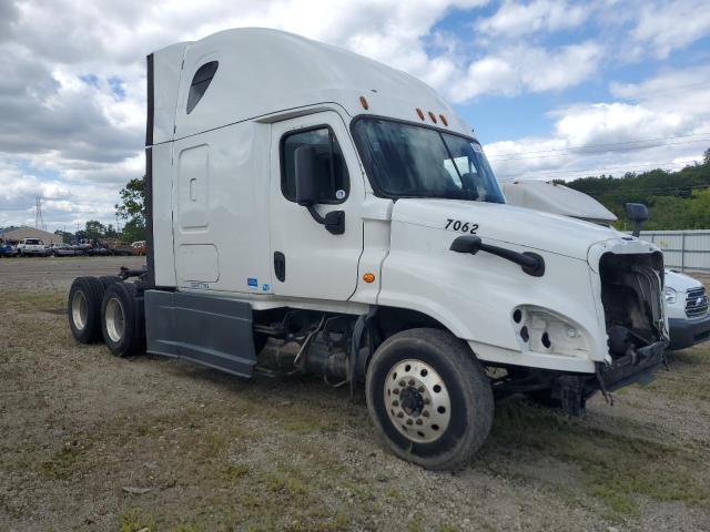 2016 FREIGHTLINER CASCADIA 1, null