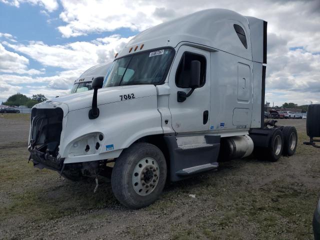 3AKJGLBG6GSHT7062 - 2016 FREIGHTLINER CASCADIA 1 WHITE photo 2