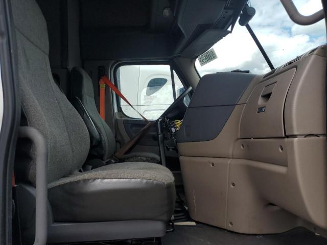 3AKJGLBG0GSHT6957 - 2016 FREIGHTLINER CASCADIA 1 WHITE photo 5