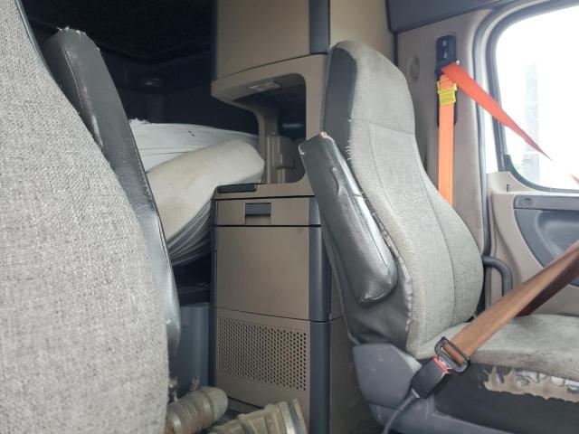 3AKJGLBG0GSHT6957 - 2016 FREIGHTLINER CASCADIA 1 WHITE photo 6