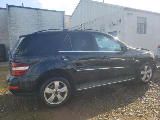 4JGBB8GB7BA719389 - 2011 MERCEDES-BENZ ML 350 4MATIC BLACK photo 3