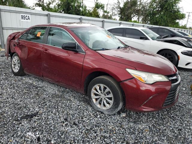 4T1BF1FK9HU636485 - 2017 TOYOTA CAMRY LE Qırmızı foto 4