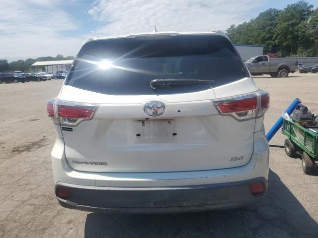 5TDKKRFH8FS058240 - 2015 TOYOTA HIGHLANDER XLE თეთრი ფოტო 6