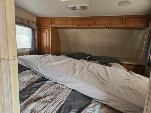 4X4FRLZ206D808589 - 2000 FOREST RIVER ROCKWOOD 8241 SS BEIGE photo 5