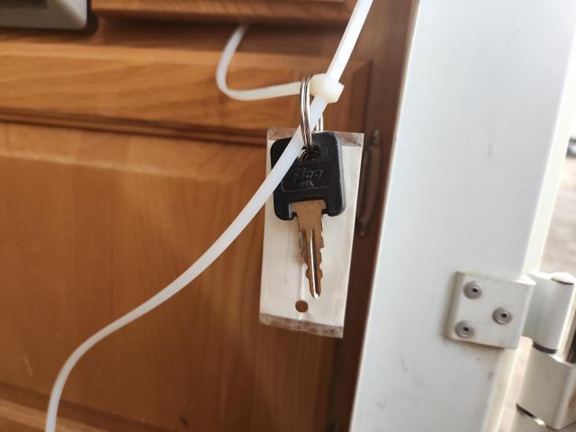 4X4FRLZ206D808589 - 2000 FOREST RIVER ROCKWOOD 8241 SS BEIGE photo 8