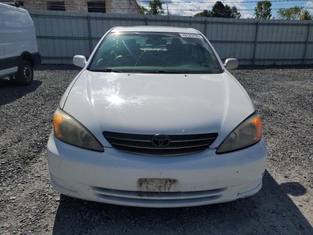 JTDBF30K920086339 - 2002 TOYOTA CAMRY LE WHITE photo 5