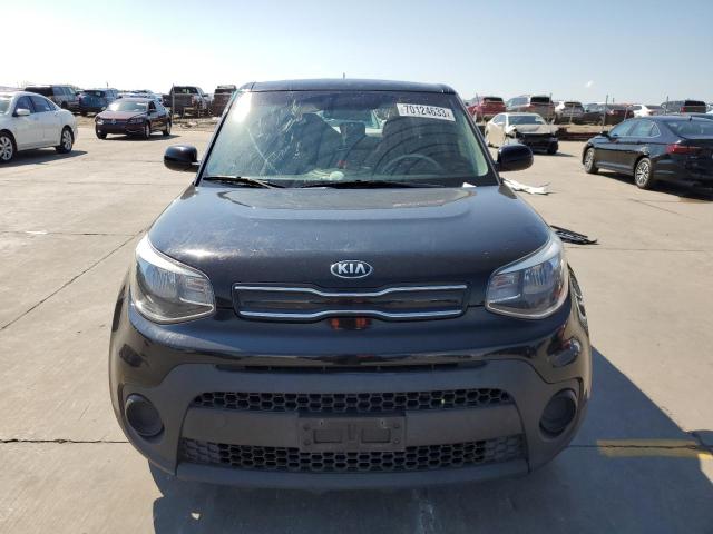 KNDJN2A28J7593438 - 2018 KIA SOUL BLACK photo 5