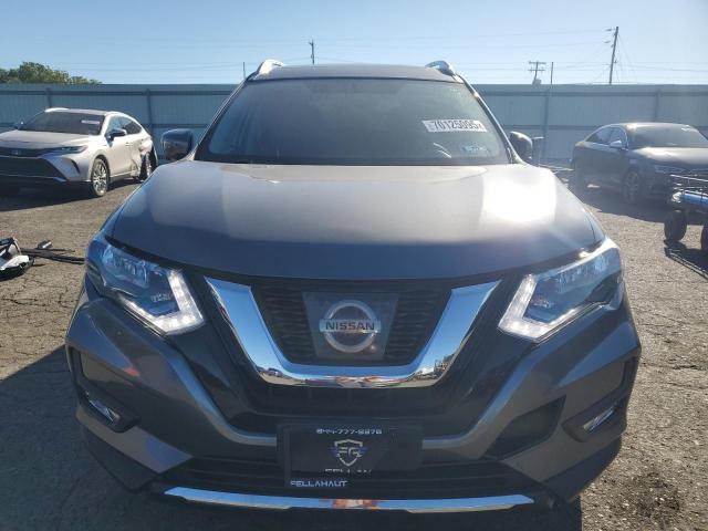 JN8AT2MVXJW307711 - 2018 NISSAN ROGUE S ნაცრისფერი ფოტო 5