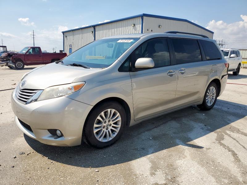 2016 TOYOTA SIENNA XLE, 
