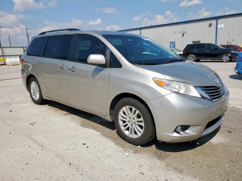 5TDYK3DC3GS727126 - 2016 TOYOTA SIENNA XLE TAN photo 4