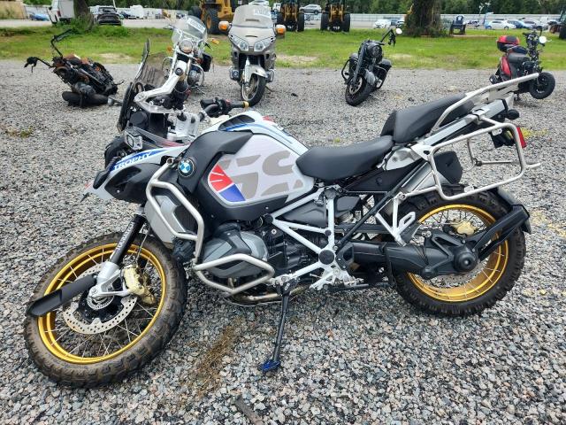 WB10M1300N6F14022 - 2022 BMW R 1250 GS ADVENTURE TWO TONE photo 3