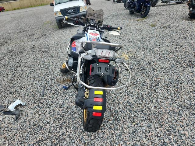 WB10M1300N6F14022 - 2022 BMW R 1250 GS ADVENTURE TWO TONE photo 4