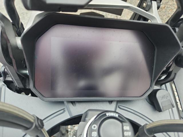 WB10M1300N6F14022 - 2022 BMW R 1250 GS ADVENTURE TWO TONE photo 7