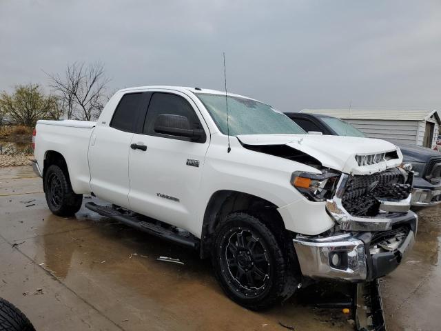 5TFUW5F11JX743319 - 2018 TOYOTA TUNDRA DOUBLE CAB SR/SR5 WHITE photo 4