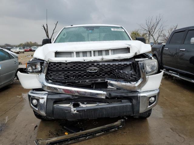 5TFUW5F11JX743319 - 2018 TOYOTA TUNDRA DOUBLE CAB SR/SR5 WHITE photo 5