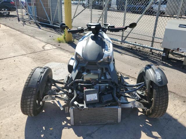 3JB2GEG45KJ004091 - 2019 CAN-AM RYKER RALLY EDITION SILVER photo 2