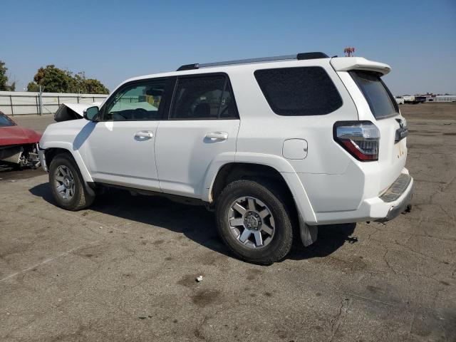 JTEBU5JR3F5218285 - 2015 TOYOTA 4RUNNER SR5/SR5 PREMIUM WHITE photo 2