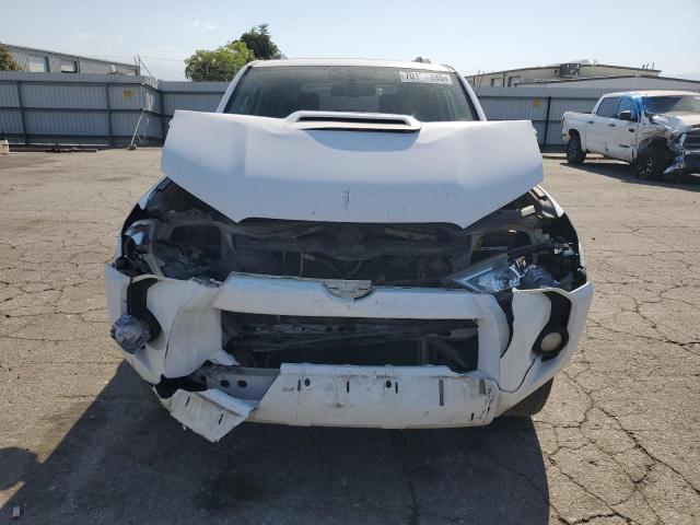 JTEBU5JR3F5218285 - 2015 TOYOTA 4RUNNER SR5/SR5 PREMIUM WHITE photo 5