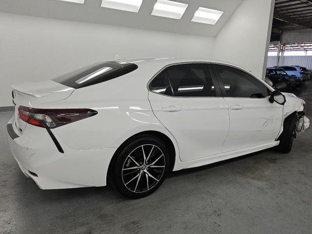 4T1G11AK8PU774691 - 2023 TOYOTA CAMRY SE NIGHT SHADE WHITE photo 3