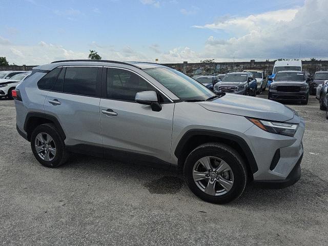 2T3W1RFV1RW337882 - 2024 TOYOTA RAV4 XLE ვერცხლისფერი ფოტო 4