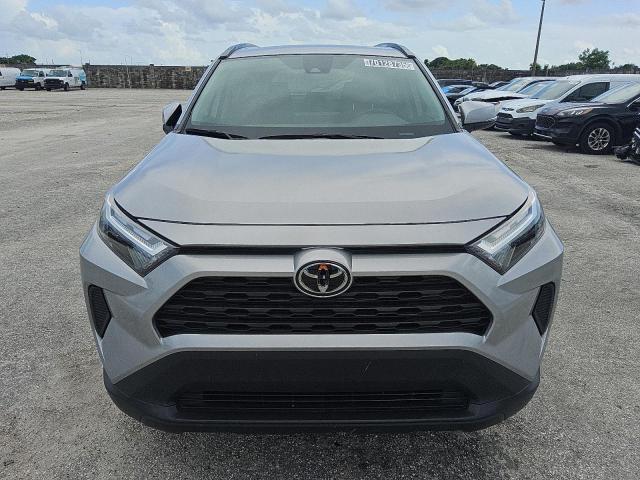 2T3W1RFV1RW337882 - 2024 TOYOTA RAV4 XLE ვერცხლისფერი ფოტო 5