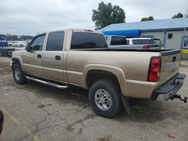 1GCHC23G14F130113 - 2004 CHEVROLET SILVERADO C2500 HEAVY DUTY GOLD photo 2