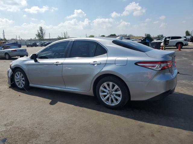 4T1L11AK9LU317459 - 2020 TOYOTA CAMRY LE SILVER photo 2